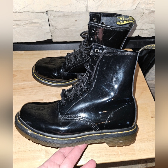 Dr Martens black patent leather boots size 7 - Picture 3 of 10